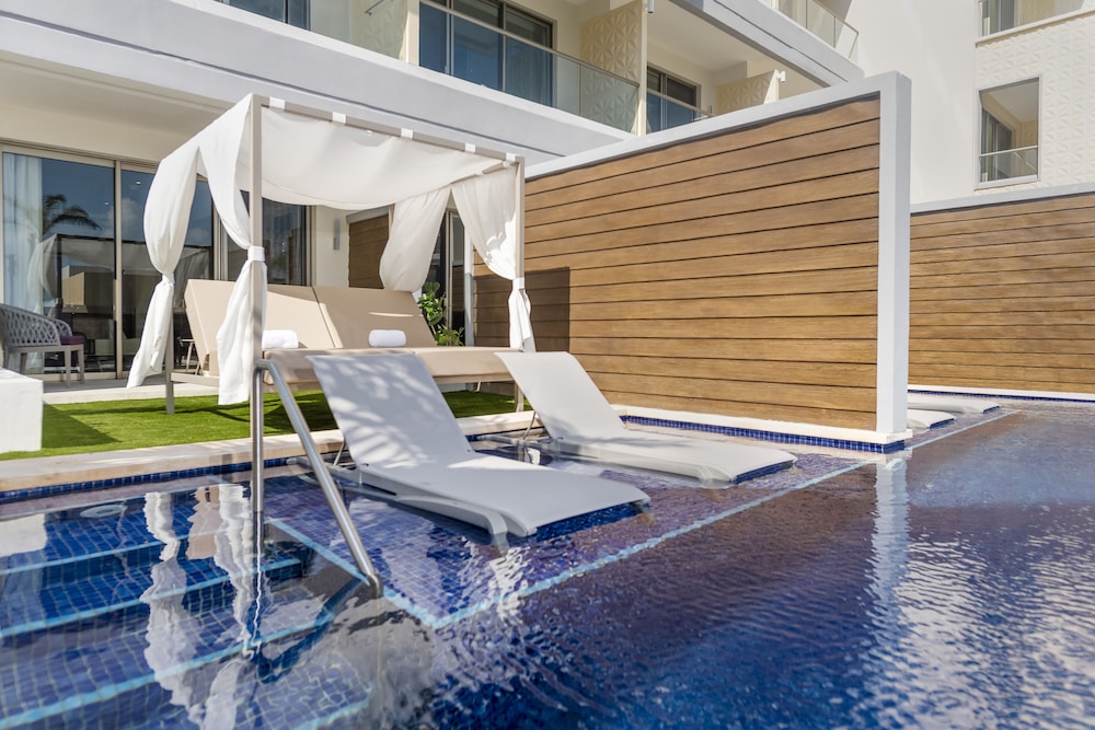 Junior Suite Swim Out - Photo 3