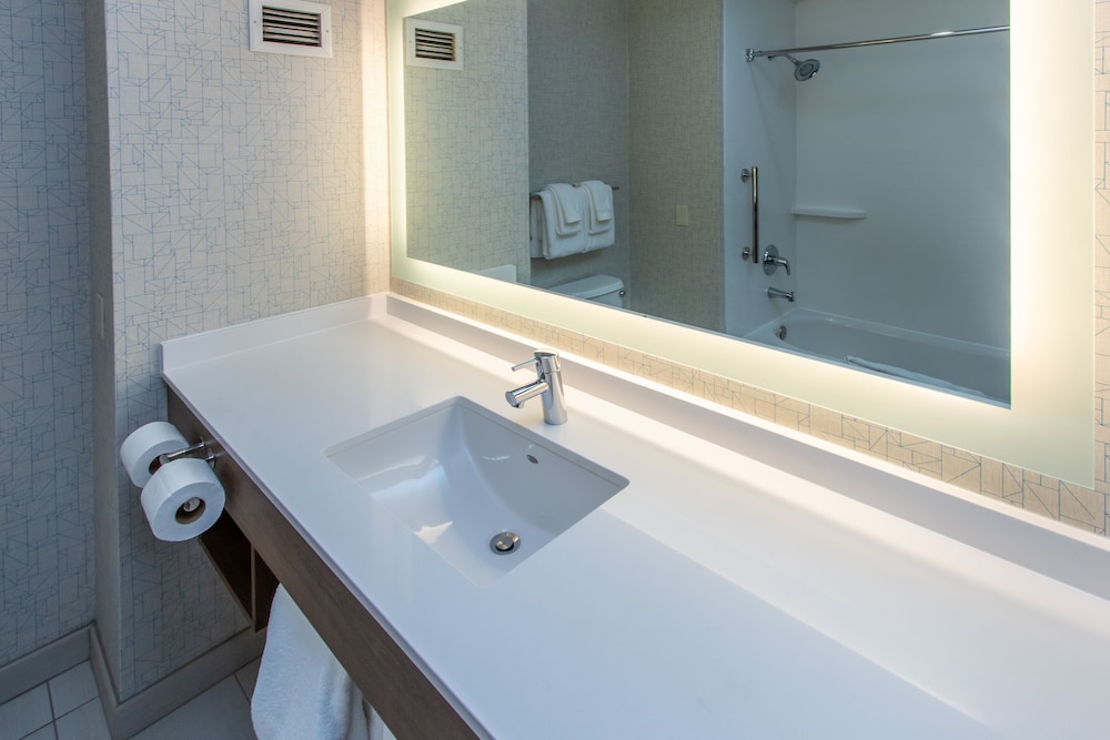 Suite, Multiple Beds - Photo 11