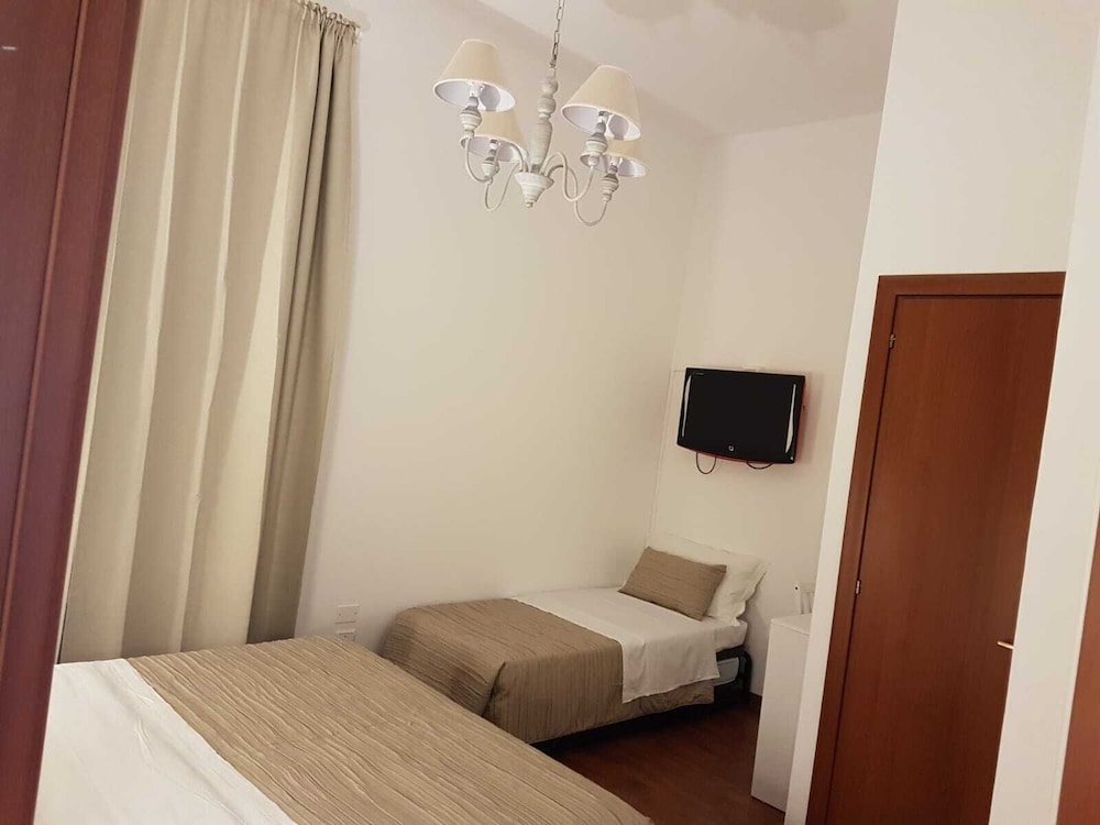 Comfort Triple Room, Balcony - Photo 3