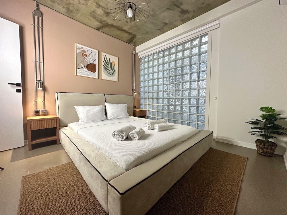 Signature Apartment photo 2