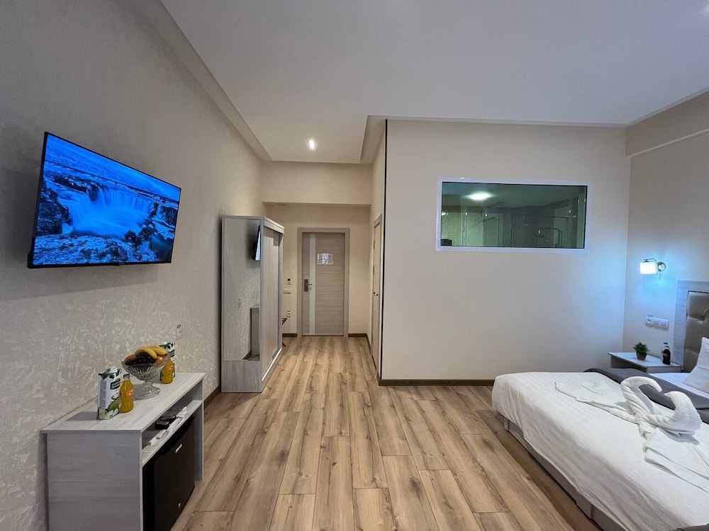 Luxury Suite, City View