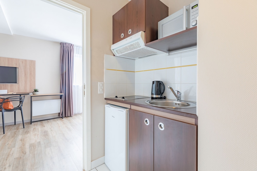 Superior Studio, Multiple Beds - Photo 5