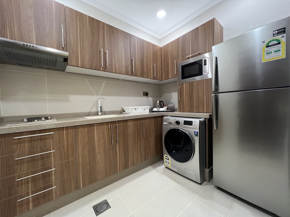 Deluxe King Suite - Photo 5