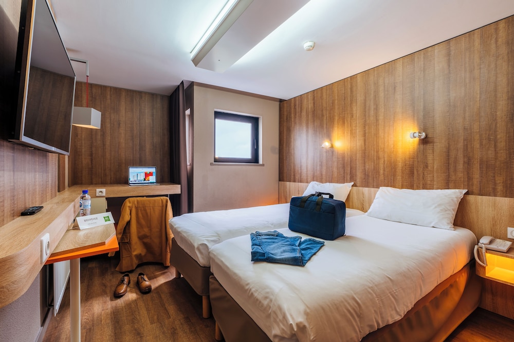 Standard Room, 2 Twin Beds - Photo 1