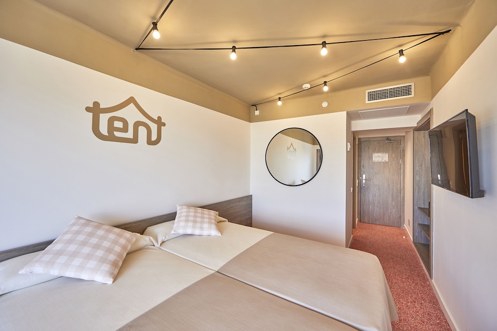 Superior Double Room, Balcony (Bed & Unlimited Brunch) - Photo 1