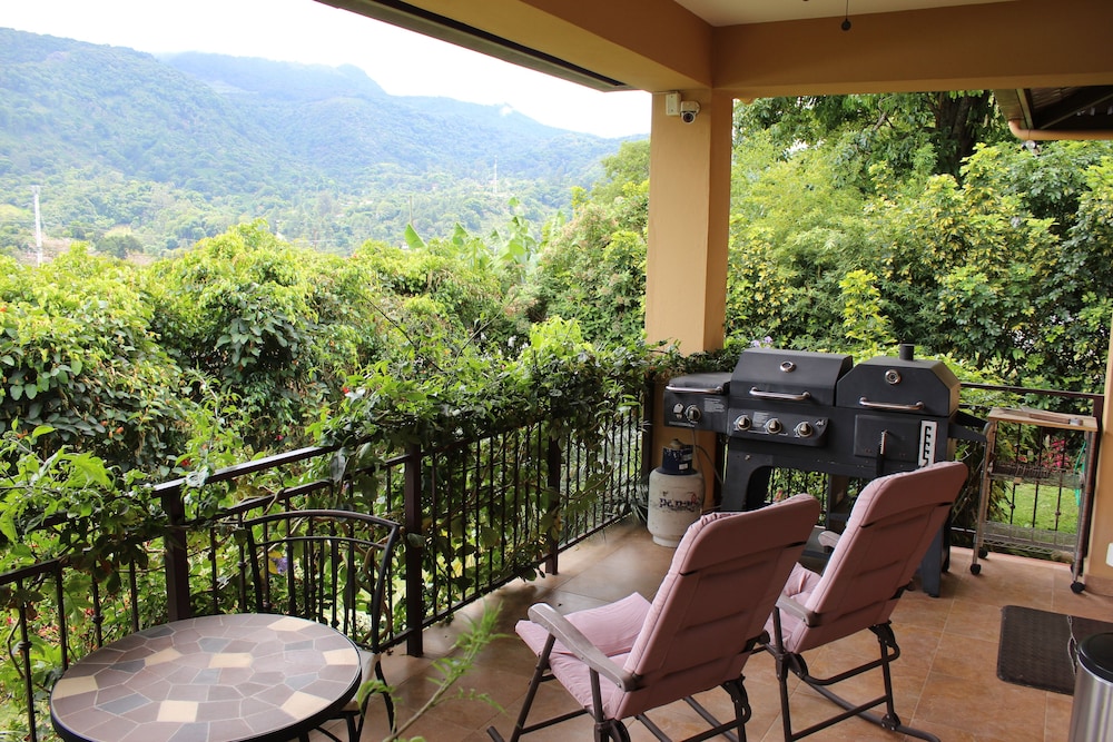 Family Double Room Single Use, 2 Queen Beds, Bathtub, Mountain View photo 3