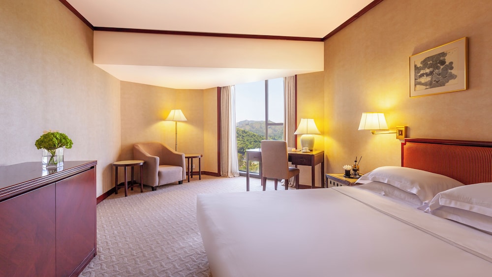 Superior Room 1 King Bed, River View photo 2