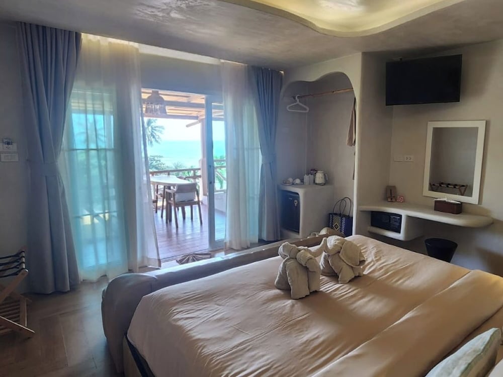Luxe Suite with Plunge Pool and Seaview - Photo 7