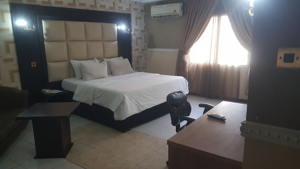 Executive Studio Suite