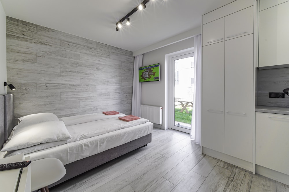 Room (with Garden entrance) photo 2