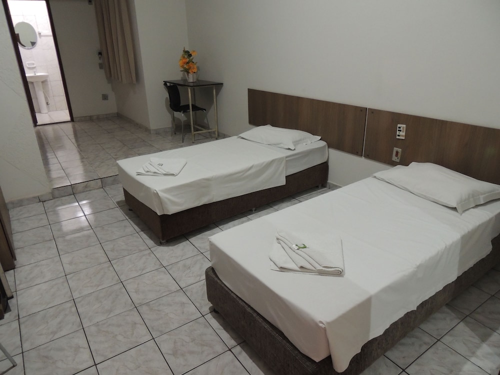 Standard Twin Room, 2 Twin Beds, Non Smoking photo 3