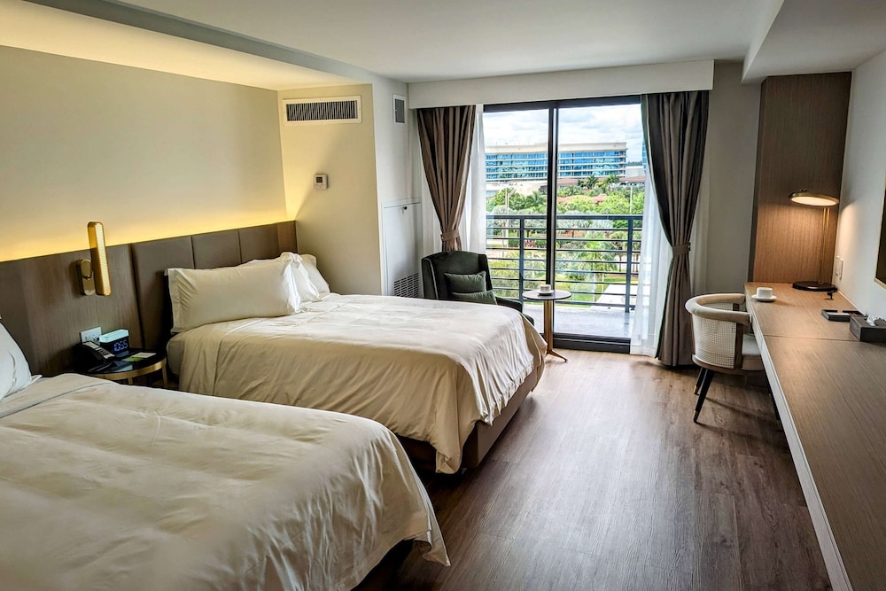 Room, 2 Double Beds, Non Smoking, Balcony - Photo 4