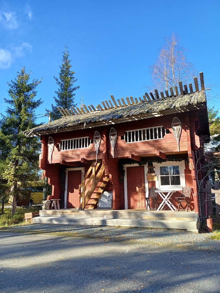 Economy Tree House photo 1