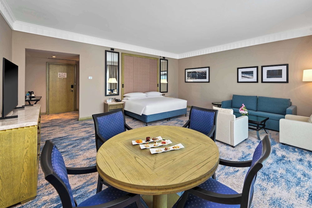Deluxe Room, 1 King Bed (Family) - Photo 4