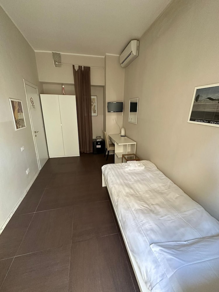 Basic Single Room photo 1