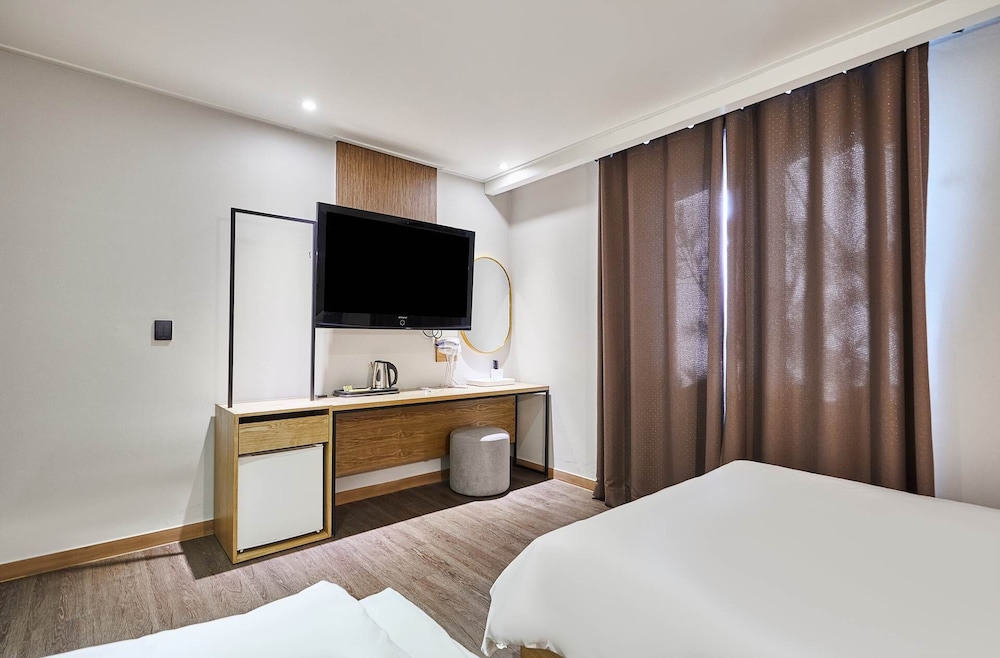Standard Twin Room, Multiple Beds, Non Smoking (previously Pacific Hotel GimpoAirport) - Photo 5