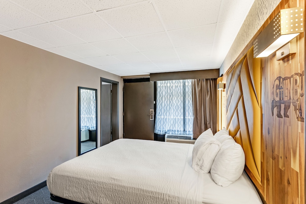 Room, 2 Bedrooms, Non Smoking (3 Queen Beds, Private Balcony) - Photo 6