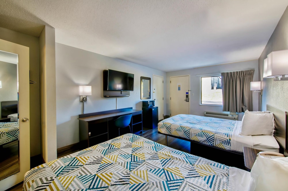 Deluxe Room, 2 Double Beds, Non Smoking, Refrigerator & Microwave - Photo 4