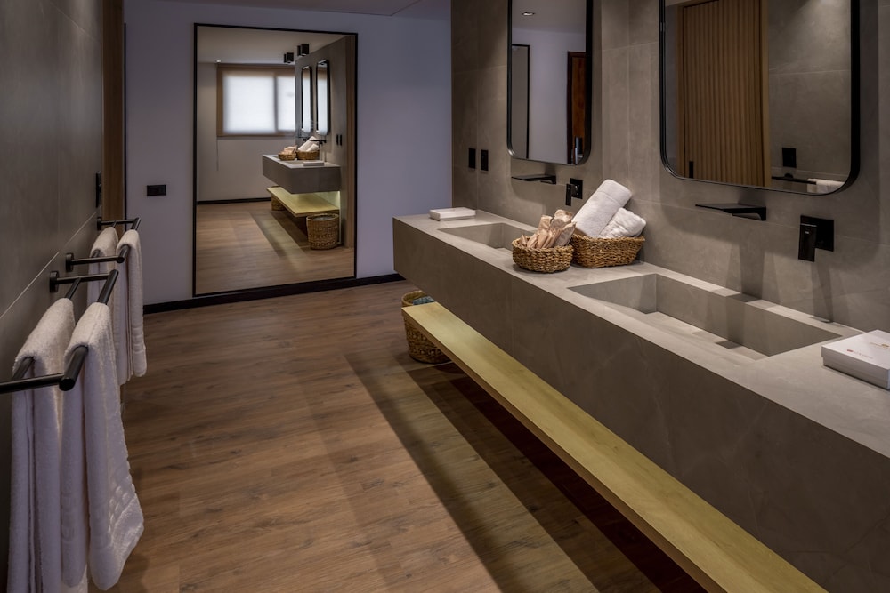 Premium Suite - Photo 7