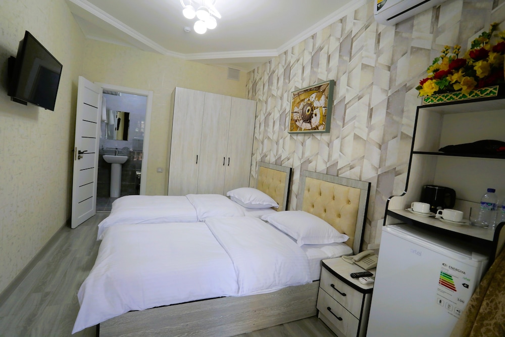 Standard Double or Twin Room, Pool View photo 1