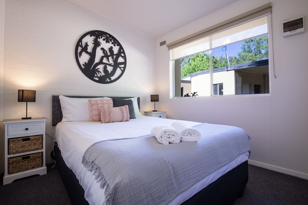 Classic Apartment, 2 Bedrooms, Garden View photo 3