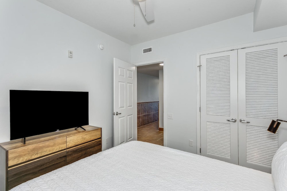 Condo, 1 Bedroom, Beach View, Beachfront (Beach Chairs Included)