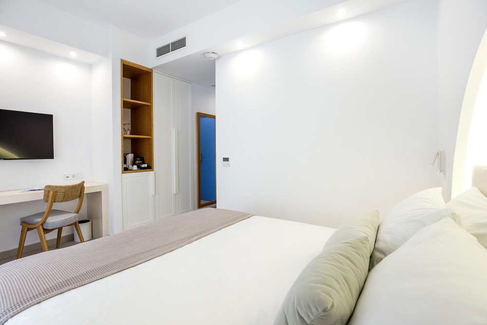 Standard Room, 1 Queen Bed, Non Smoking, Garden View photo 2
