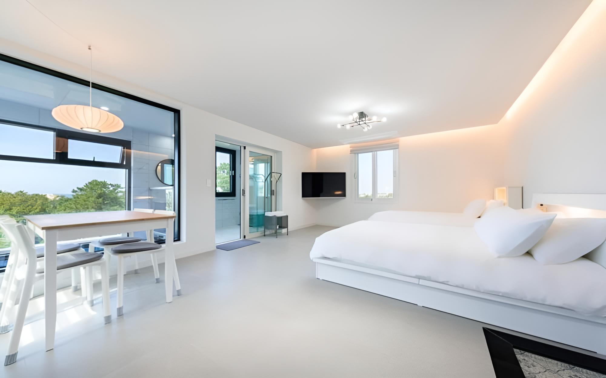 Room (Room 202 (Indoor Pool))