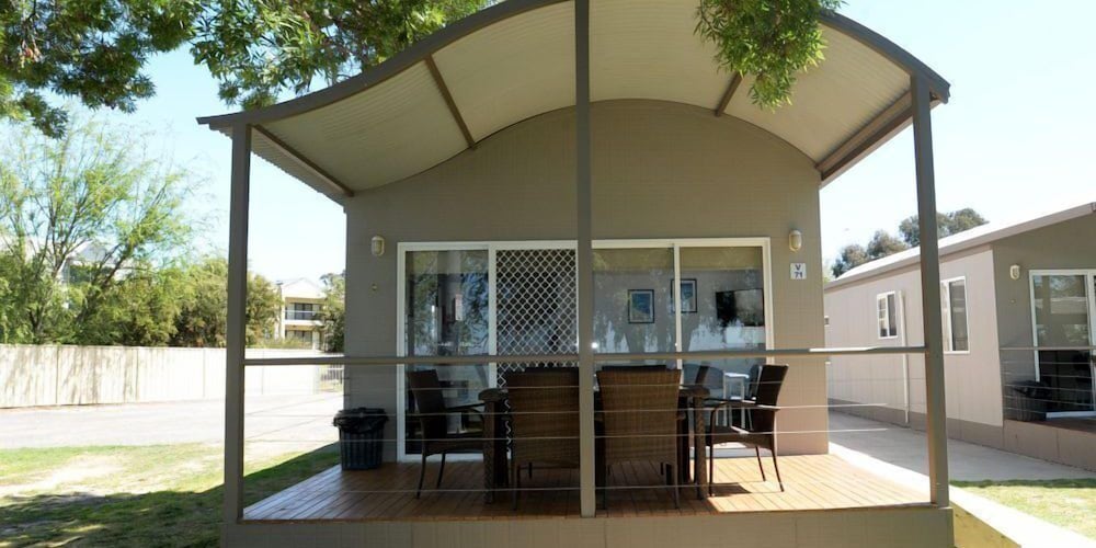 3 Bedroom Waterfront Villa - 8 Berth photo 1