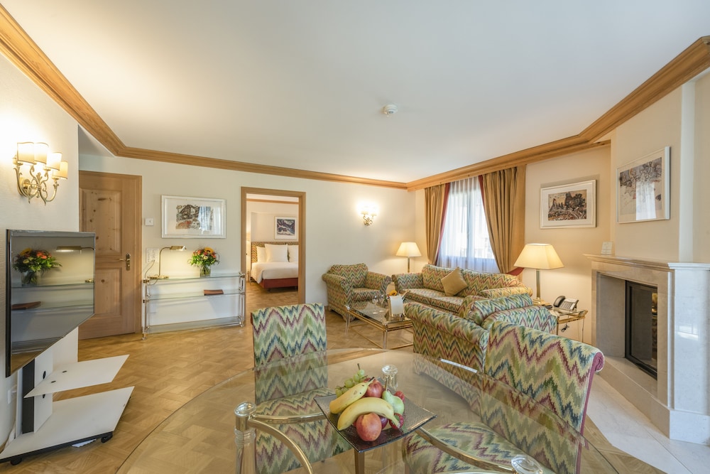 Suite - Photo 1