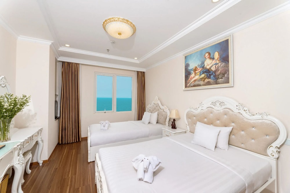 Junior Room, 1 Bedroom, Non Smoking, Partial Sea View photo 2