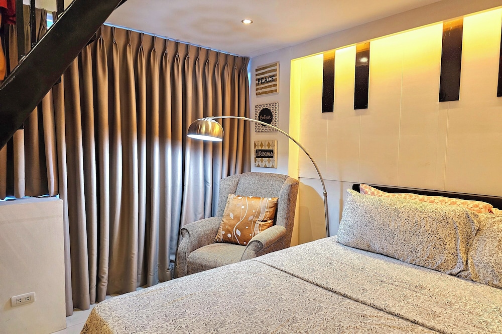 Studio Loft King Bed - Photo 2