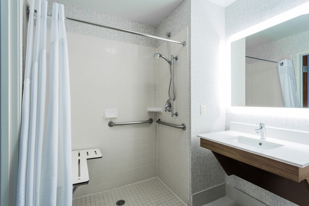 Standard Room, 2 Queen Beds, Accessible (Mobility, Accessible Tub) - Photo 4
