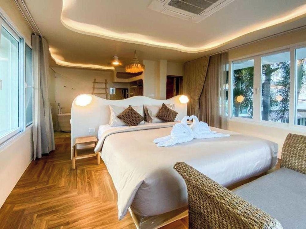 Deluxe Beachfront room with Kitchen - Photo 1