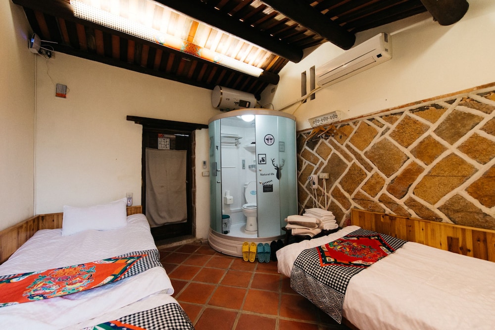 Triple Room, Mixed Dorm (206) photo 1