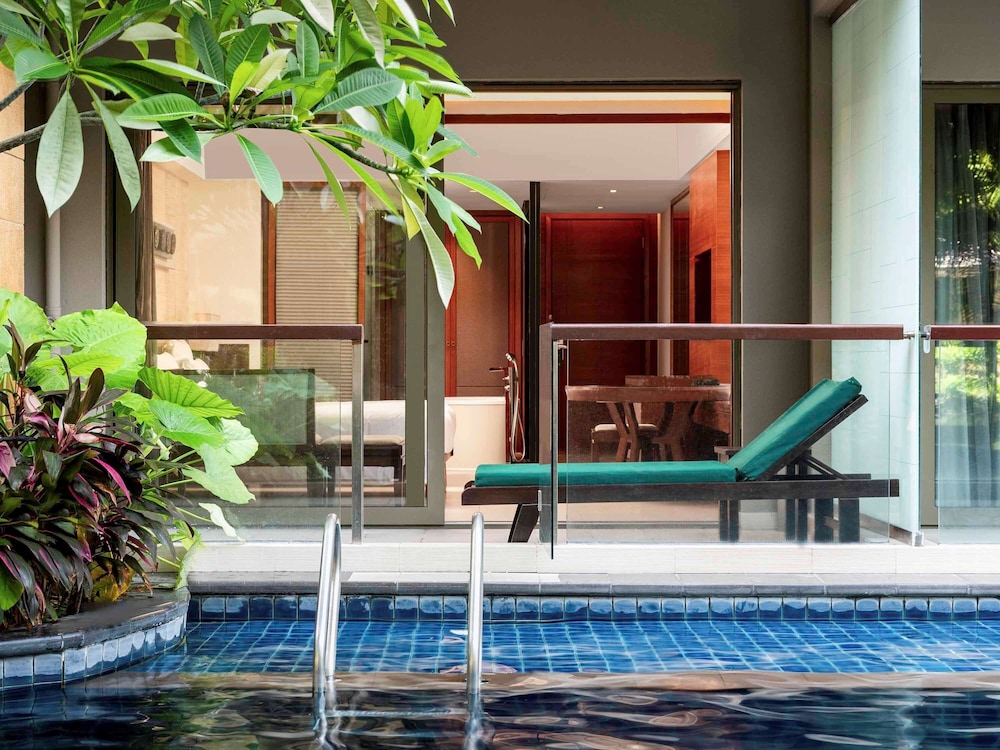 Deluxe Room, 1 King Bed, Pool Access, Garden View