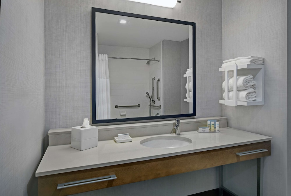 Room, 1 King Bed With Sofa Bed, Accessible, Bathtub (Refrigerator) - Photo 4
