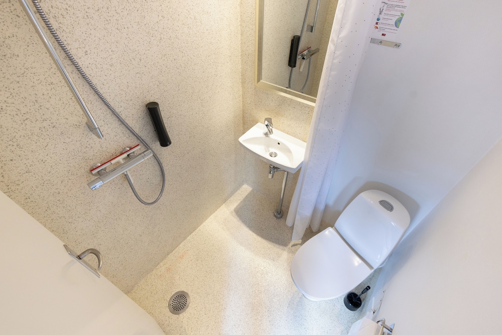 Standard Double Room - Photo 11