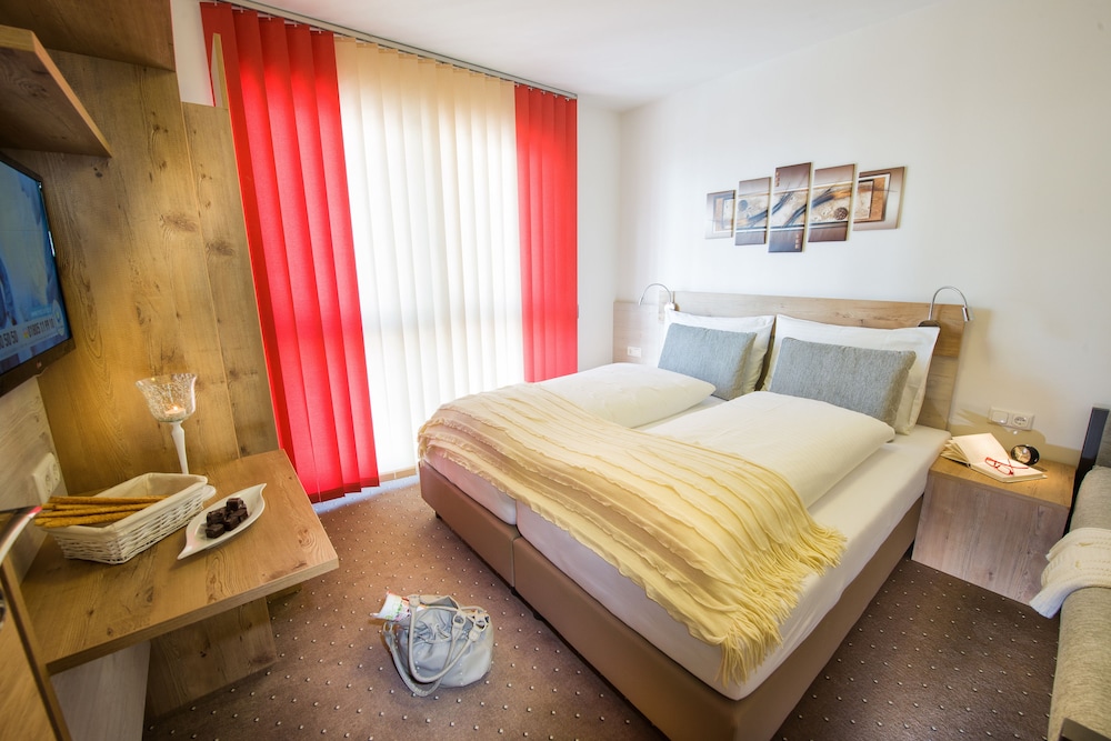Apartment, 1 Bedroom, Balcony (1+ Small free accesss to Alpentherme ) photo 1