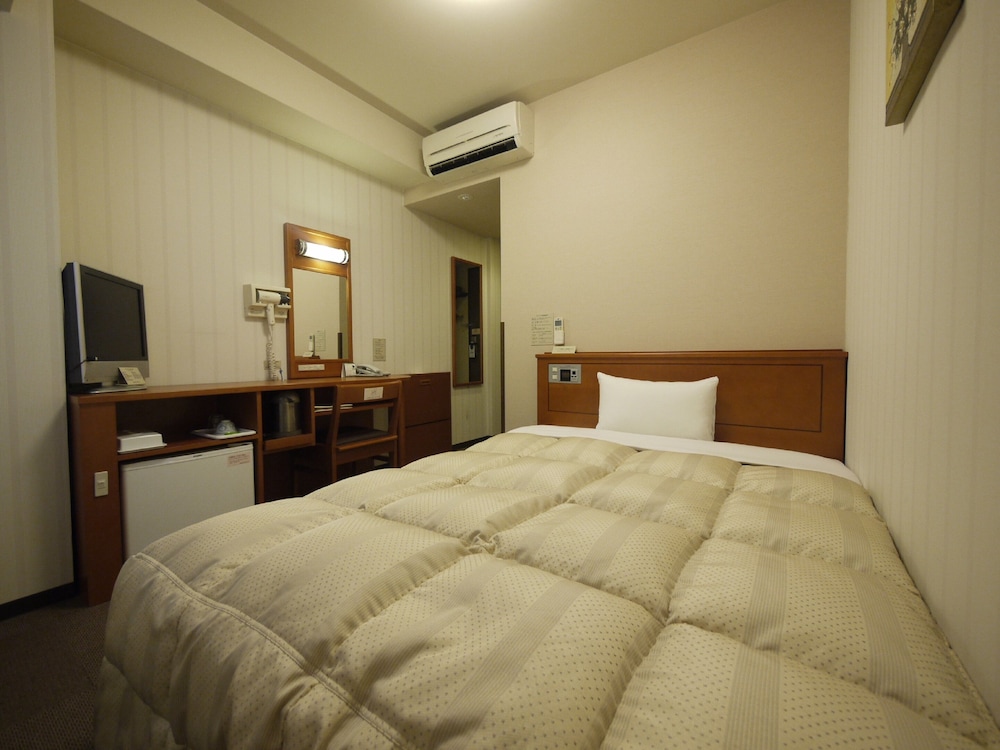 Basic Single Room, 1 Large Twin Bed, Non Smoking