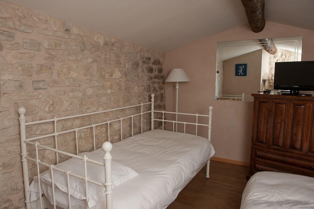 Quadruple Room Charm photo 2