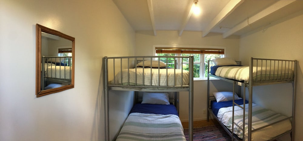 1 Bed in 4 Bed Female Dorm photo 1