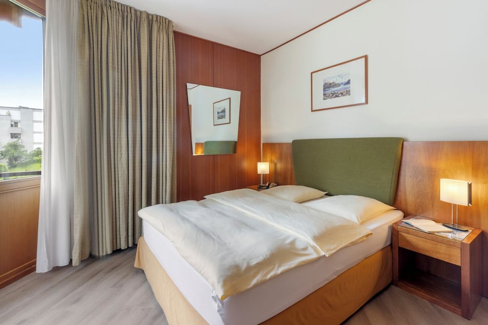 Single Room, 1 Queen Bed photo 2