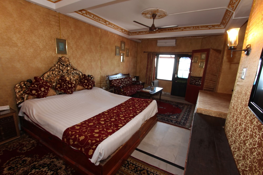 Deluxe Room - Photo 5