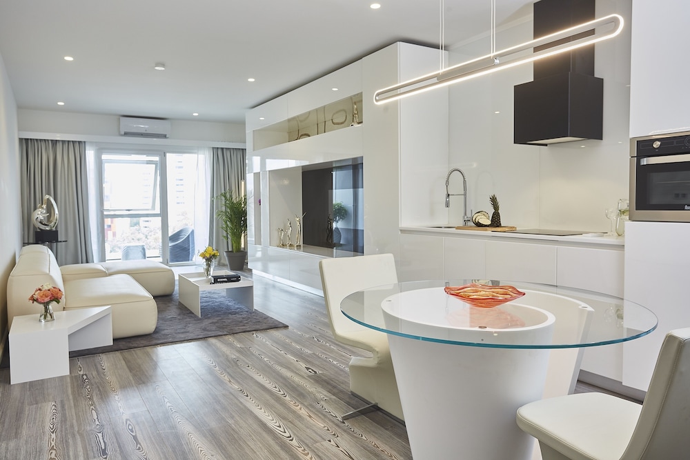 Executive Suite - Photo 3