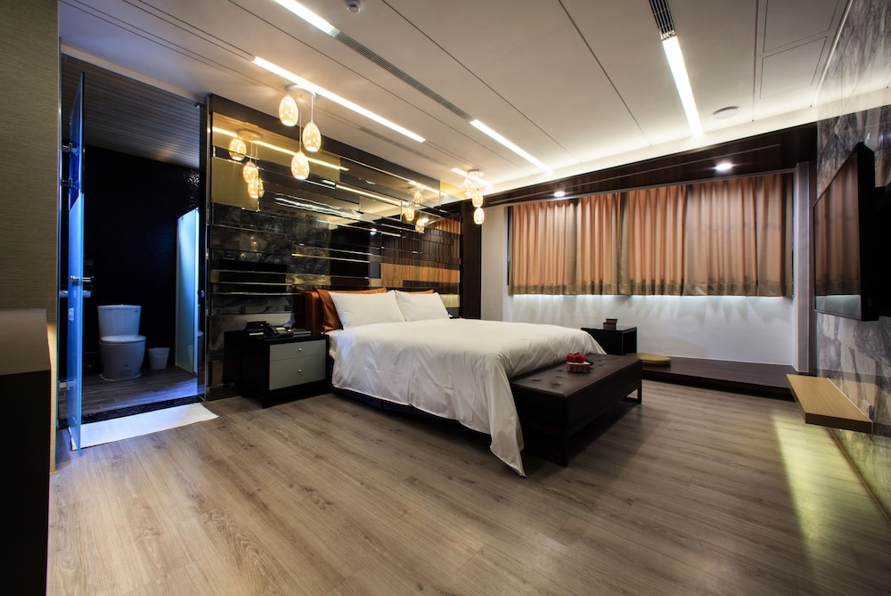 Business Suite photo 2
