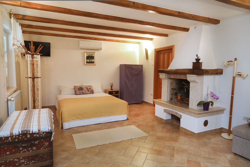 Romantic Studio, Terrace, Garden View (Ground Floor Maxi) photo 3