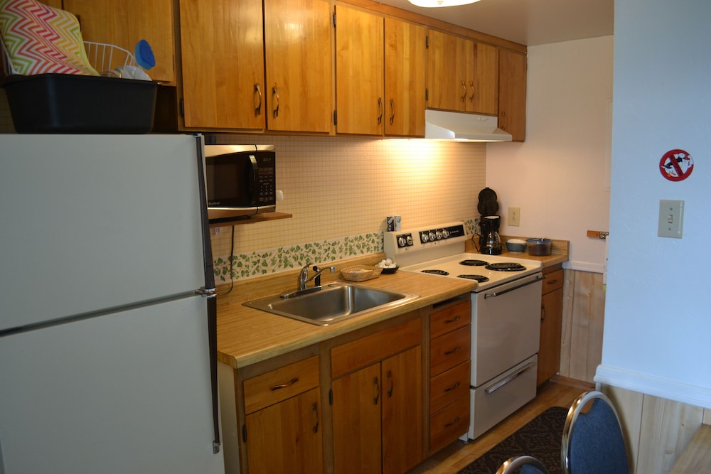Standard Suite, 1 Bedroom, Partial Ocean View photo 3
