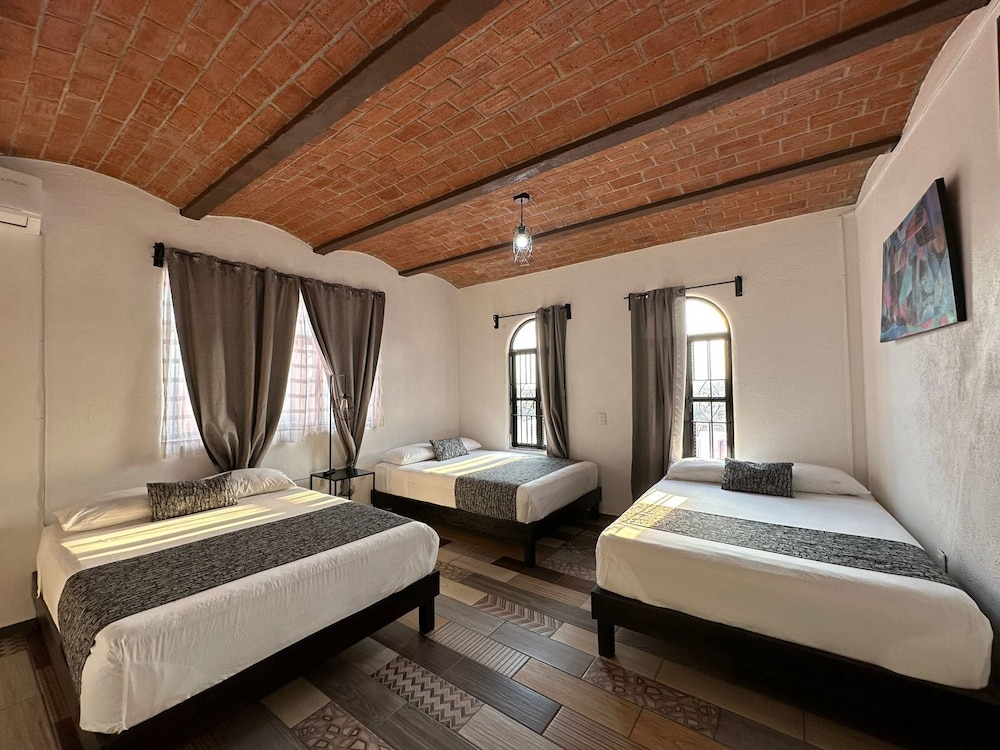 Family Room, Multiple Beds photo 2