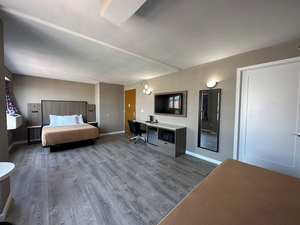 Deluxe Double Room, 2 Queen Beds, Non Smoking - Photo 9